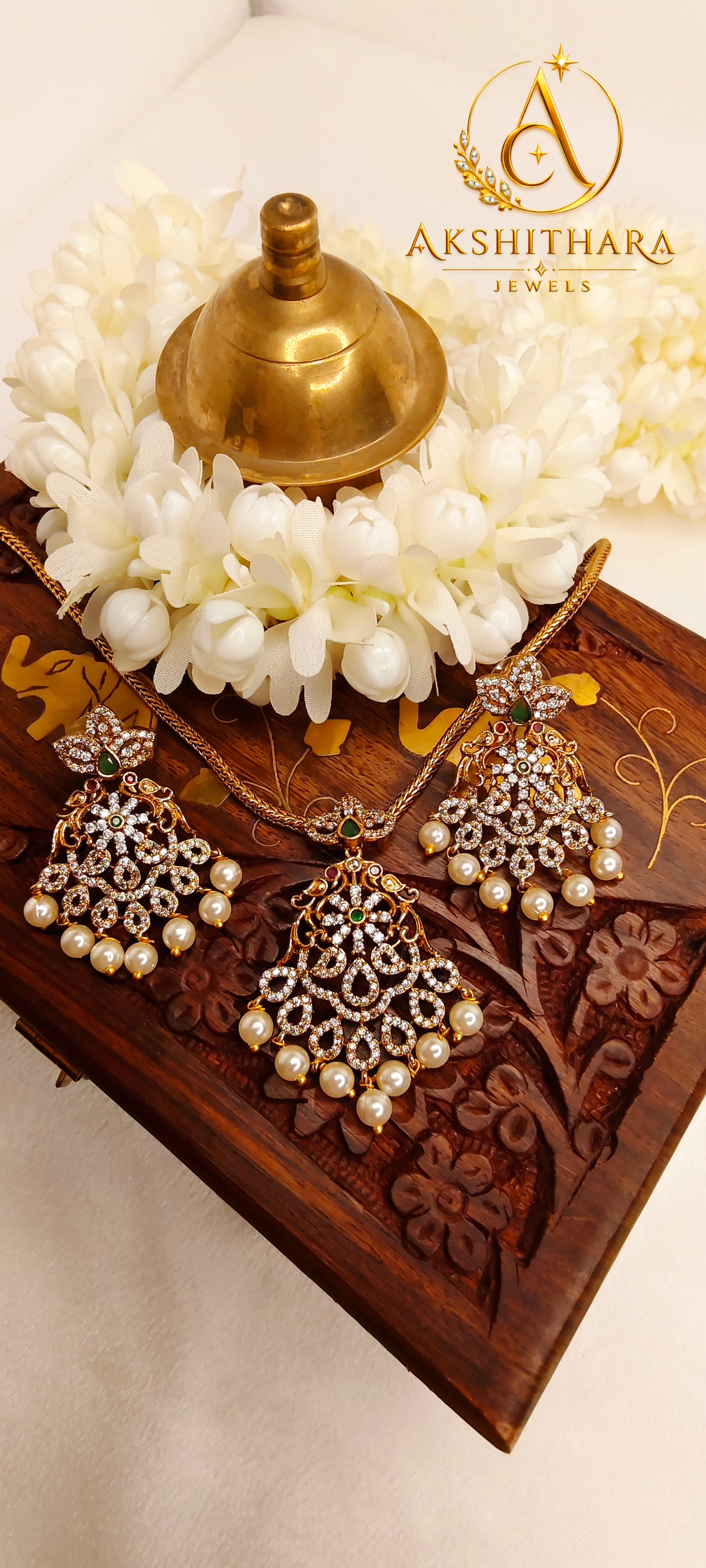 Pearl Vaidehi Pendant Necklace with Designer Earrings