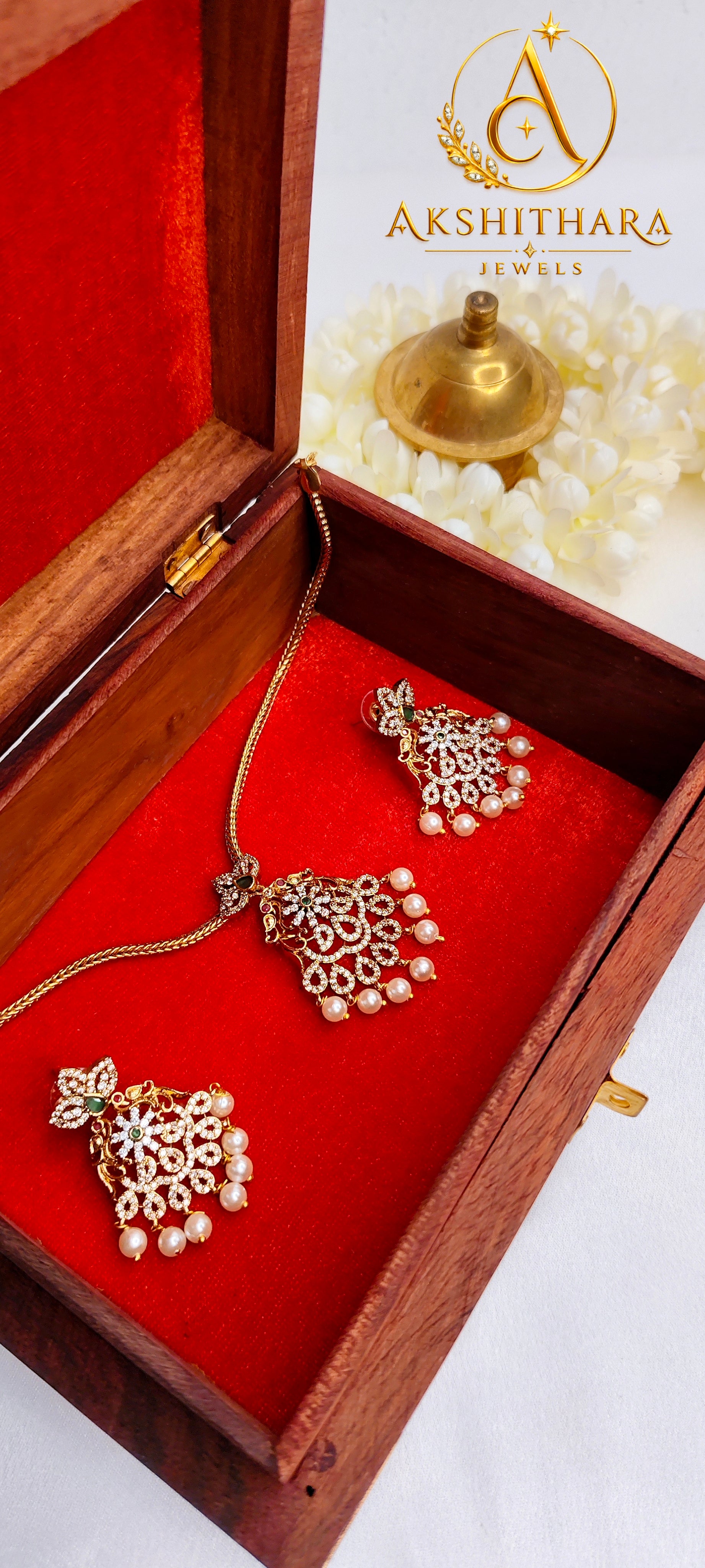 Pearl Vaidehi Pendant Necklace with Designer Earrings