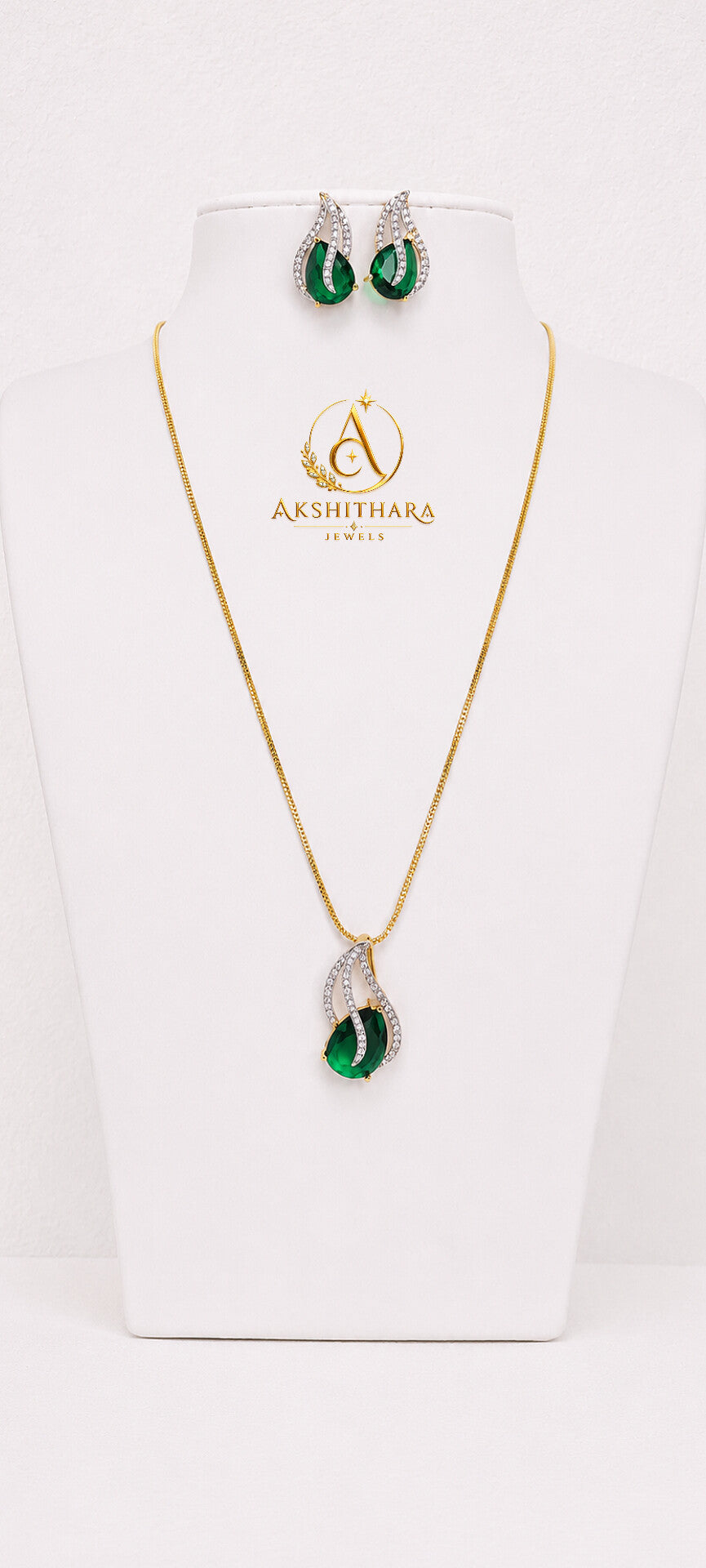Radiance Diamond Replica with Chain