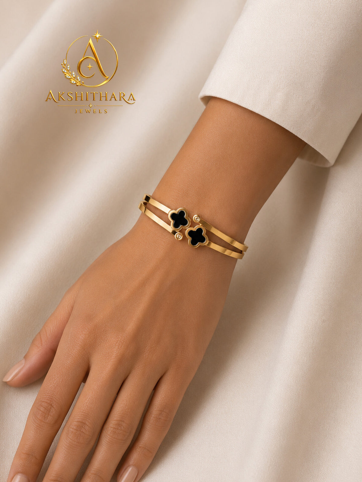 Twin clover bangle