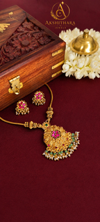 Non-Idol Pendant Short Haram Set