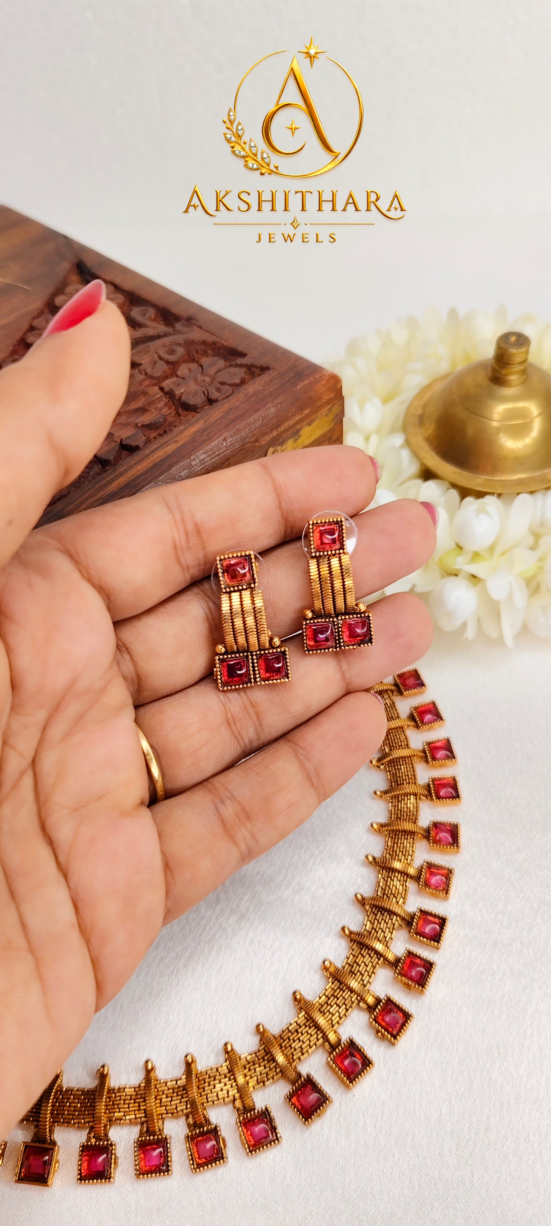 Chathuram Necklace