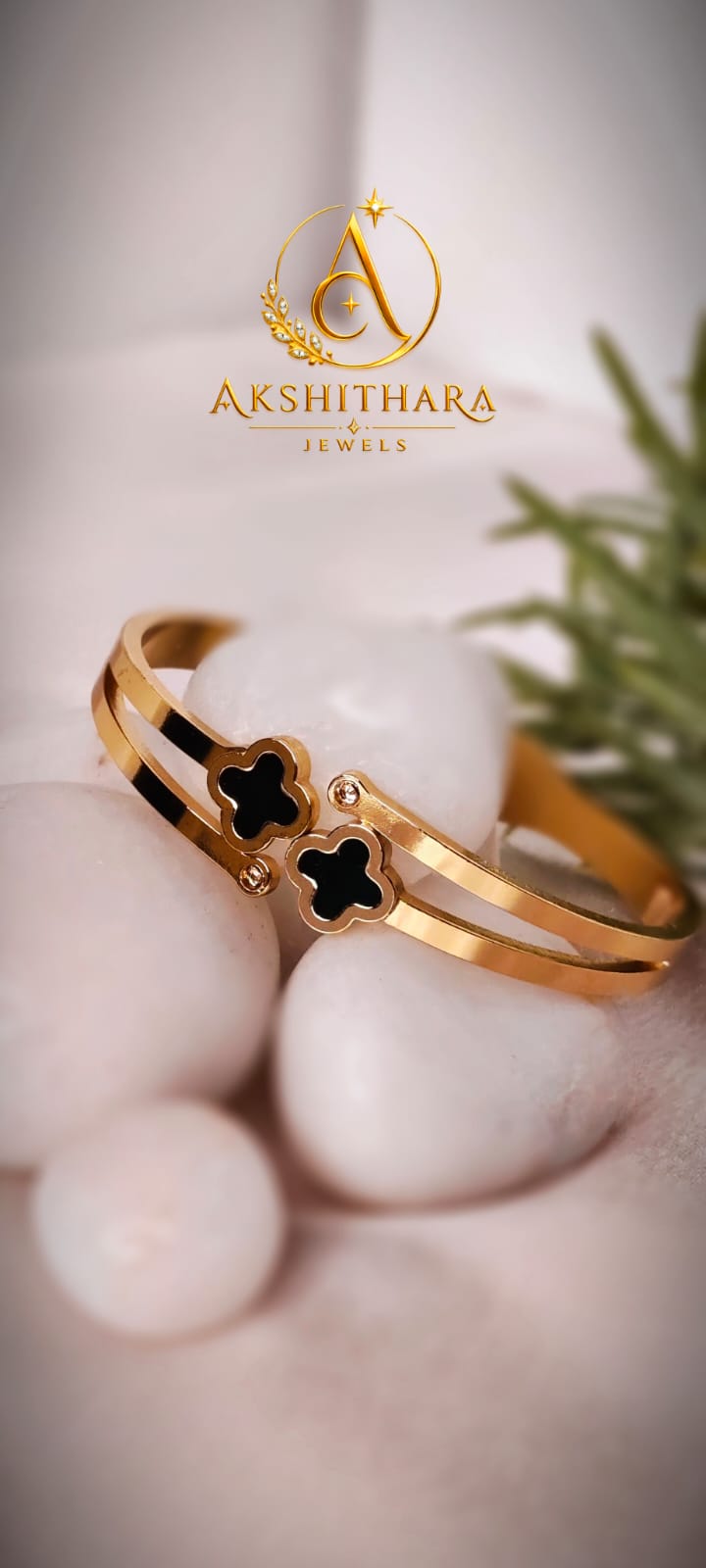 Twin clover bangle
